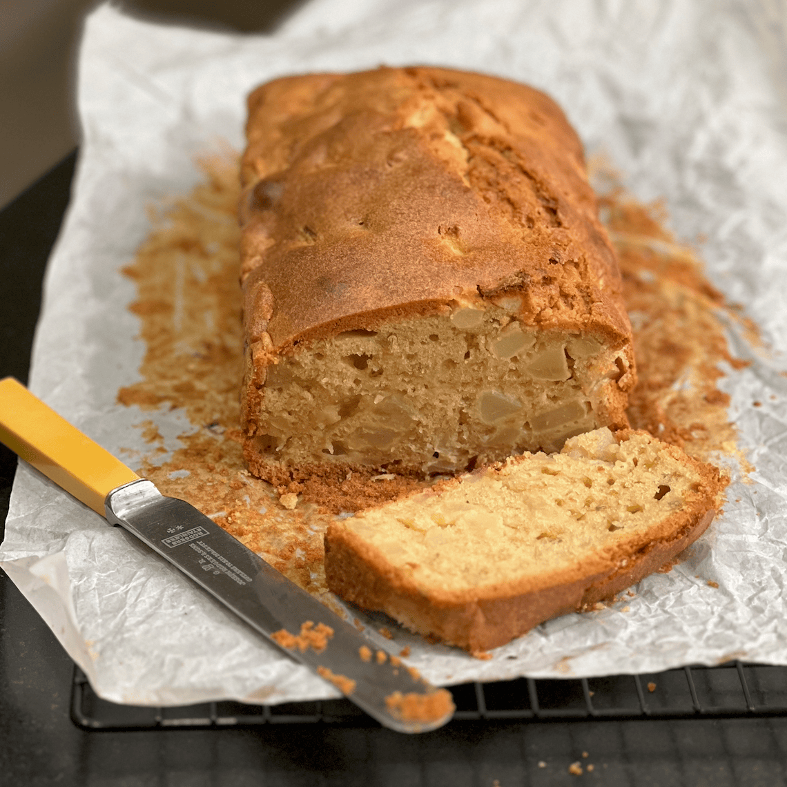 Cake with a butter knife